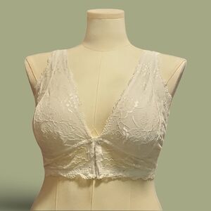 Laura Ashley Lace Bralette in White Front Closure 3x Wireless Fairycore Cutecore